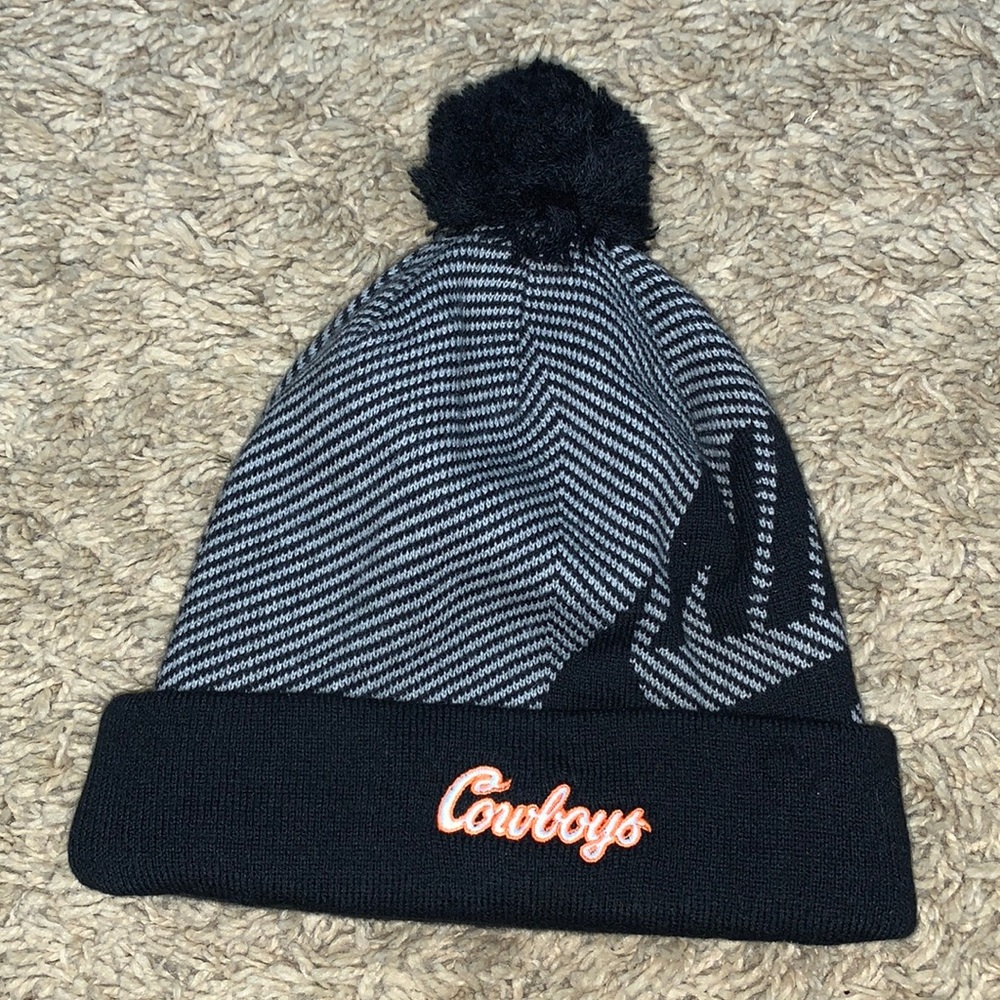 EUC Nike Cowboys Pom beanie